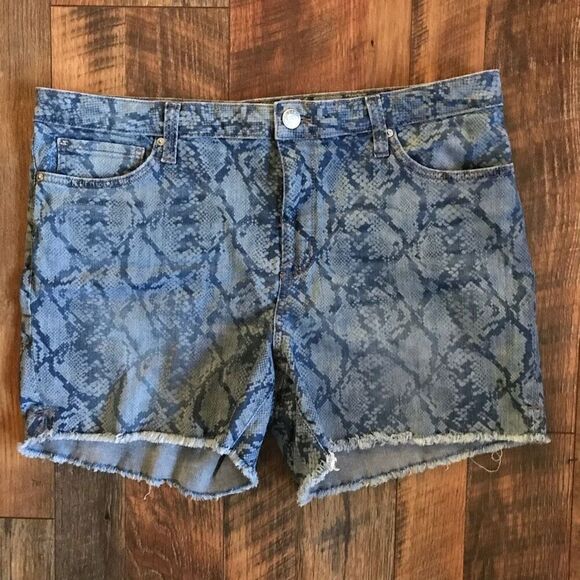 Seven 7 denim walking shorts SZ 16 raw hem snakeskin print jean high rise - Picture 1 of 4